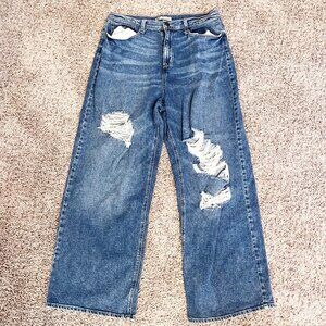 15/32W Super High Rise 90s Wide Leg distressed jeans.